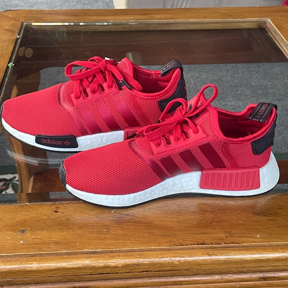 Adidas three stripes RED AND BLACK SNEAKERS 6.5 Women